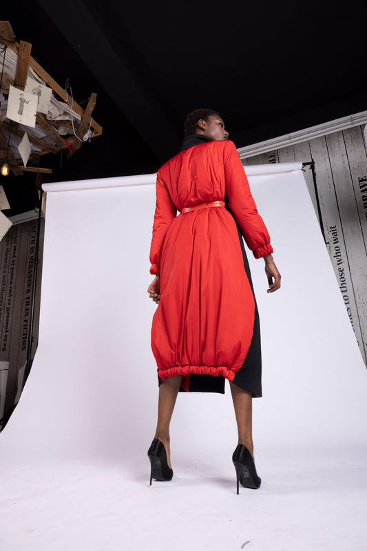 Cappotto doppio petto in lana nera e piumino rosso Antonio Martino Couture