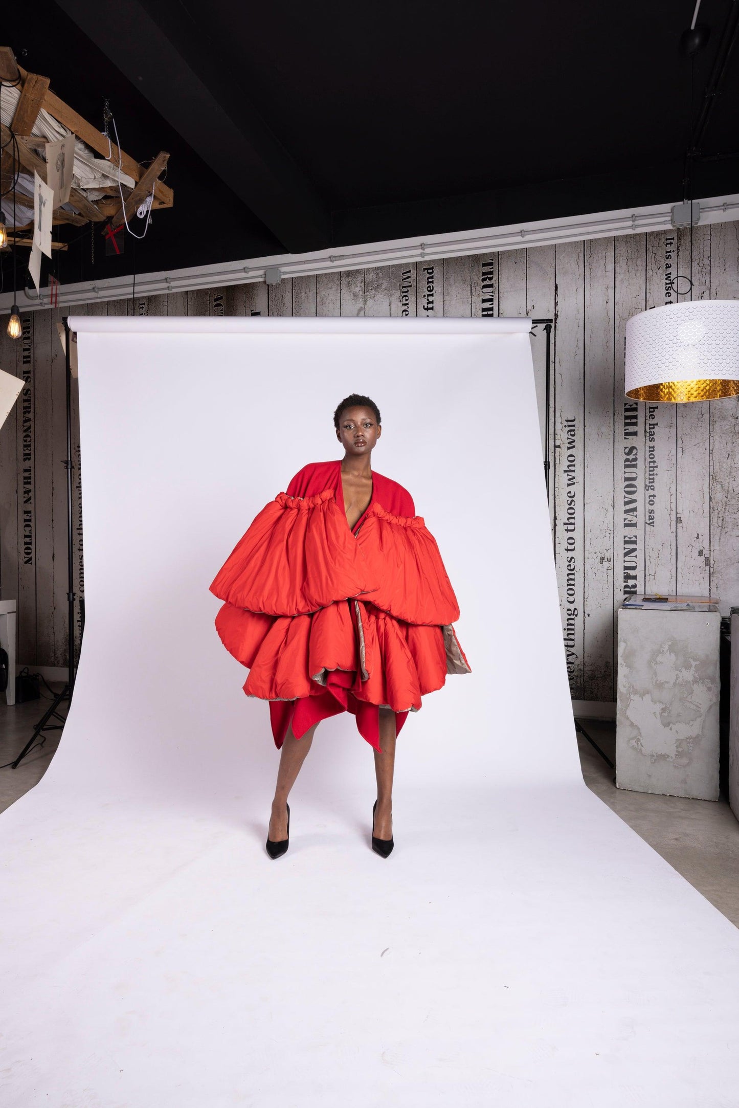 Kappa Mantella in Lana Rossa e Piumino Antonio Martino Couture