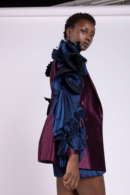 Tailleur giacca in raso matelassé e inserti in taffetà cangiante Antonio Martino Couture