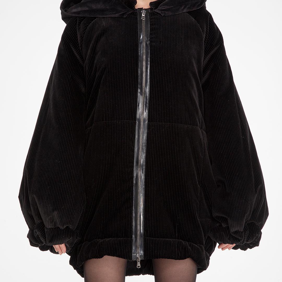 Cappotto bomber donna in velluto nero, elegante da sera.
