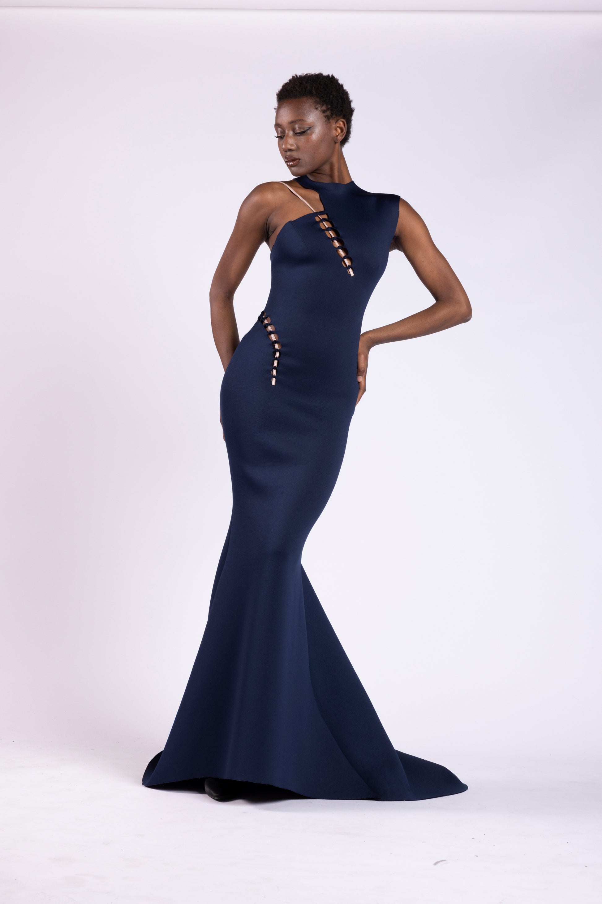 abito da cerimonia donna abito monospalla a sirena nero in scuba crepe con dettagli nude