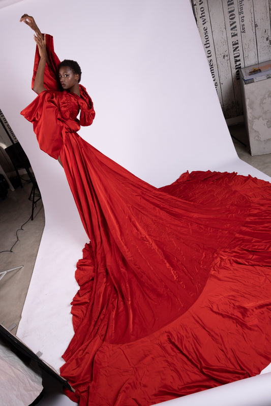 Abito da sera donna su misura lungo a mantella kimono di raso in seta rosso