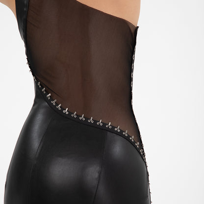 Abito da sera donna su misura lungo monospalla a sirena in pelle nera con spacco vertiginoso e dettaglio sexy in tulle nero