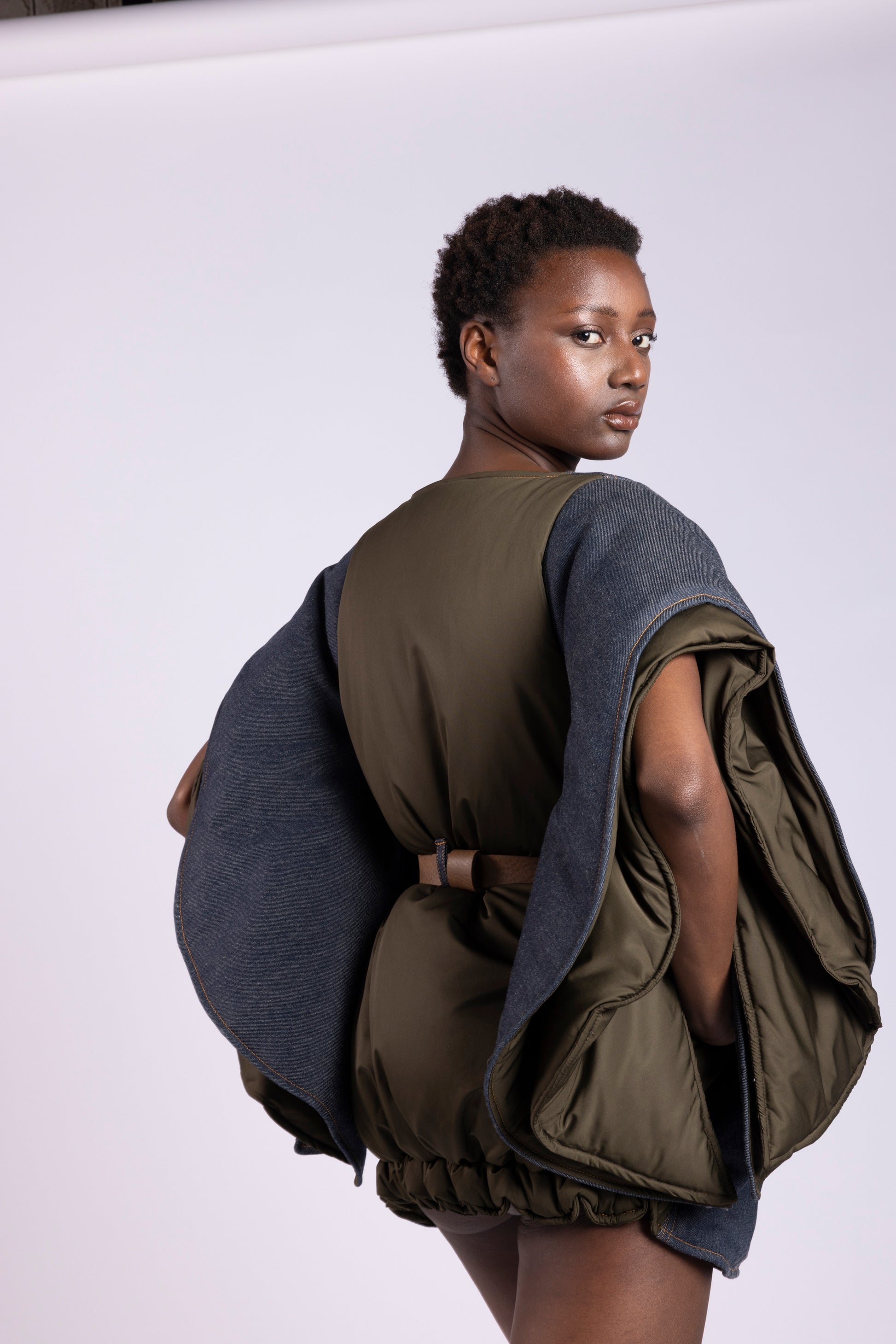 Bomber Corto in Piumino Verde Militare e Jeans