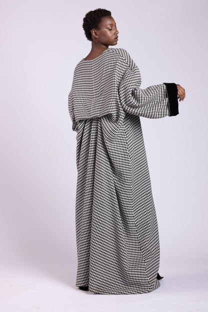 Cappotto kimono donna su misura in pied-de-poule bianco e nero, velluto a coste nero, double face