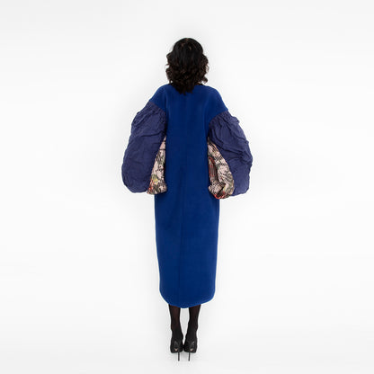 Cappotto Kimono Midi in Lana Blu e Tessuto Stampato a Fiori
